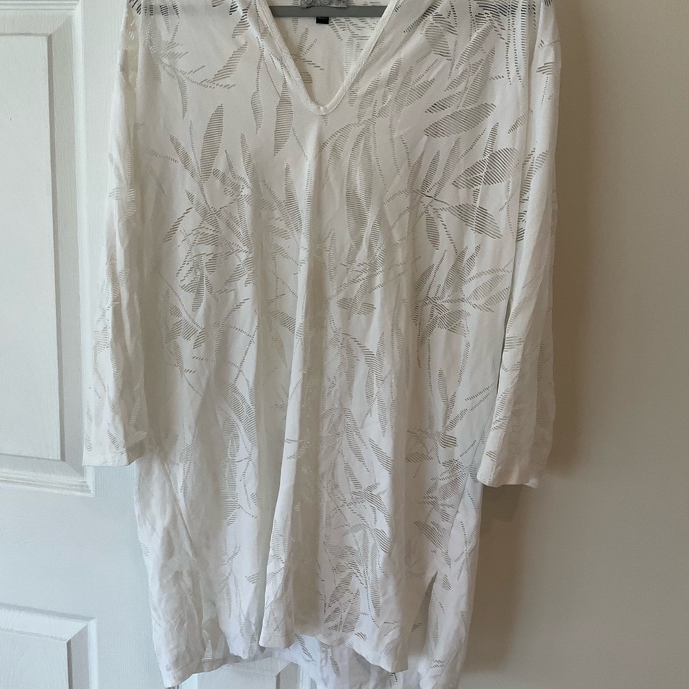 Chic White Leaf Pattern Women's Tunic - image 1